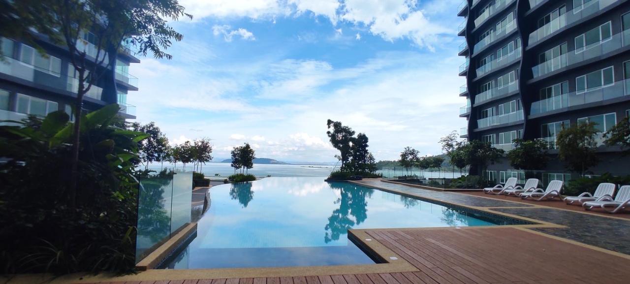 Infinite Seaview With Penang Bridge Suite With Sunrise Up To 11 Person Bayan Lepas Ngoại thất bức ảnh