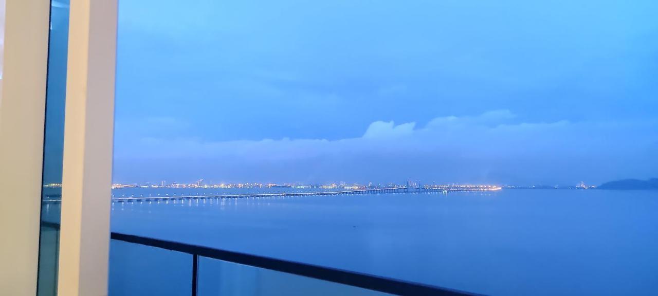Infinite Seaview With Penang Bridge Suite With Sunrise Up To 11 Person Bayan Lepas Ngoại thất bức ảnh
