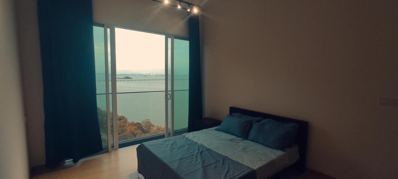 Infinite Seaview With Penang Bridge Suite With Sunrise Up To 11 Person Bayan Lepas Ngoại thất bức ảnh